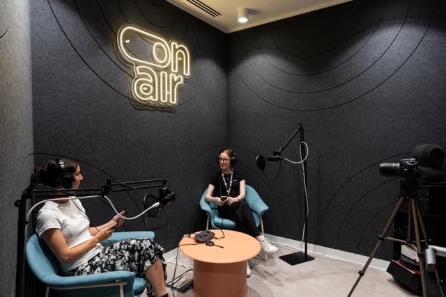 Podcast studio Microphones